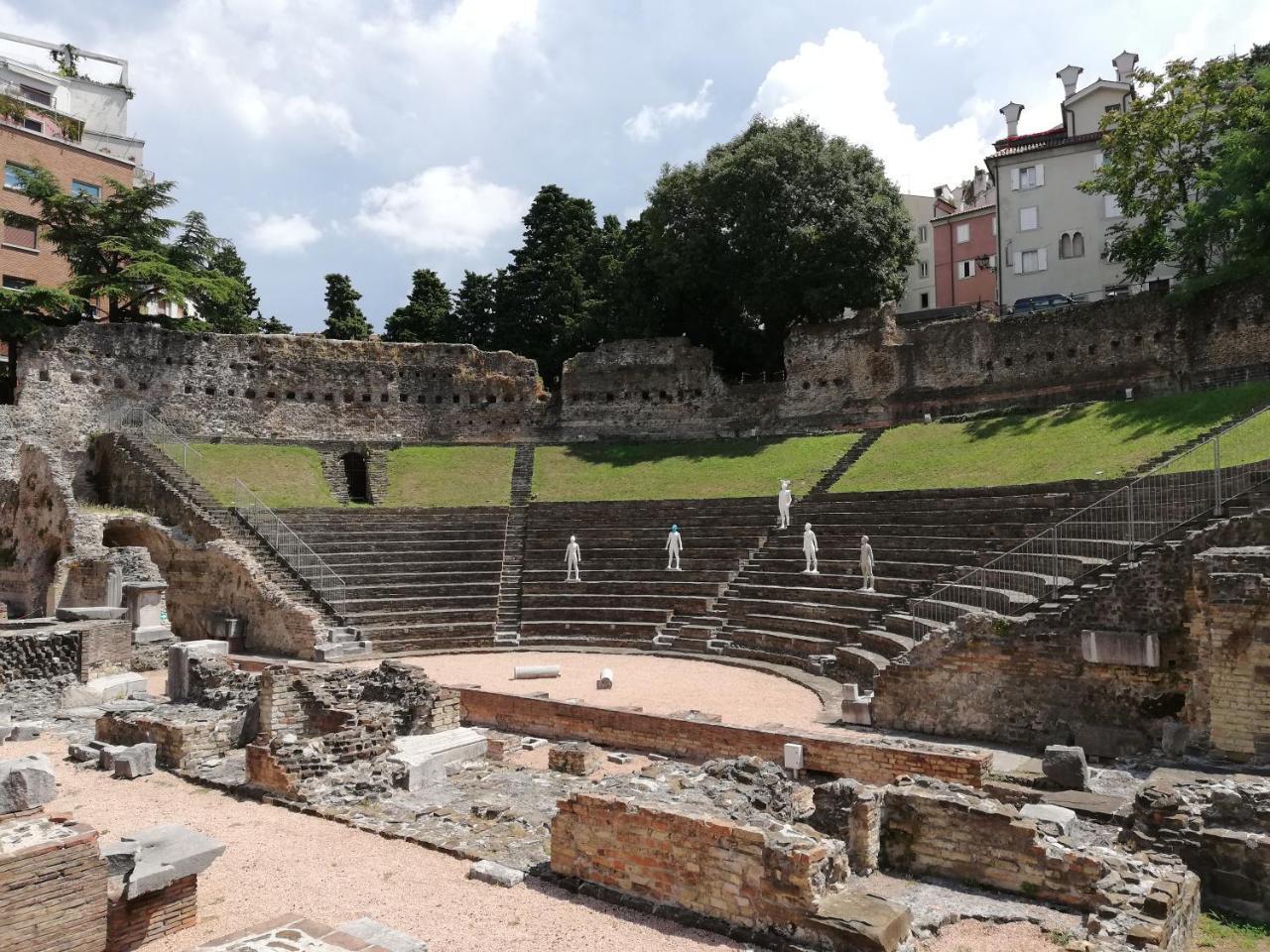 Residence Teatro Romano Trieste Esterno foto