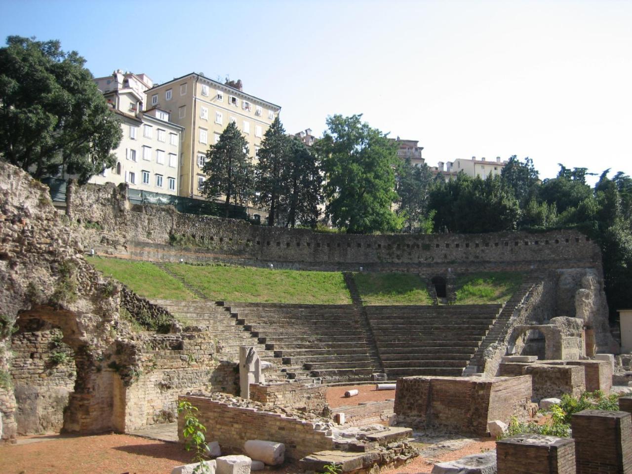 Residence Teatro Romano Trieste Esterno foto